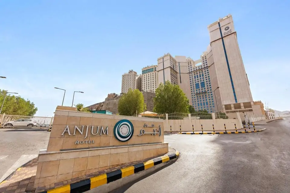 Ingang van Anjum Hotel in Mekka